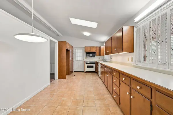 3408 Flinthaven Rd, Louisville, KY 40241
