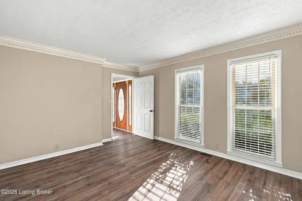 10500 Waycross Ave, Louisville, KY 40229