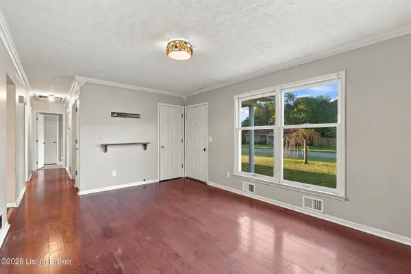 402 Dogwood Dr, Mt Washington, KY 40047