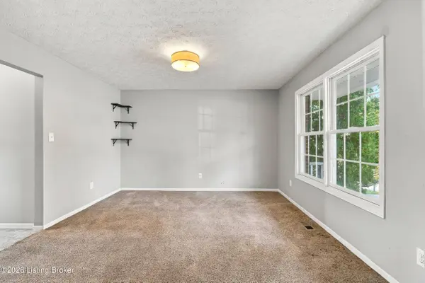 6703 Bluffview Cir, Louisville, KY 40299