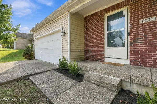 6703 Bluffview Cir, Louisville, KY 40299