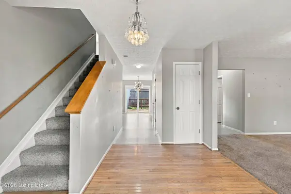 6703 Bluffview Cir, Louisville, KY 40299