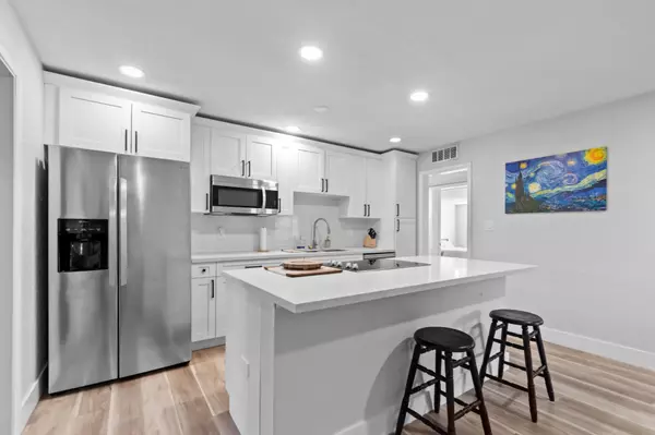 Completely Updated Mid-Century Modern Home in Fort Myers – Not in a Flood Zone!
