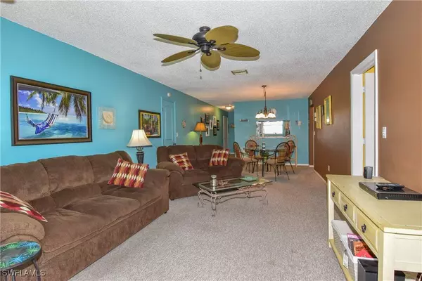 7013 New Post DR #7, North Fort Myers, FL 33917