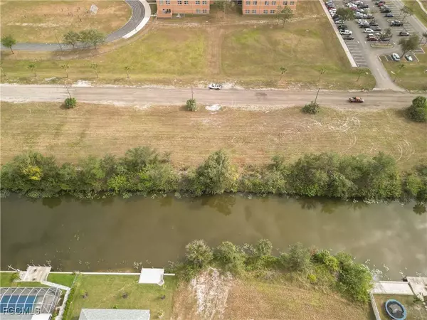 1706 NE 10th PL, Cape Coral, FL 33909