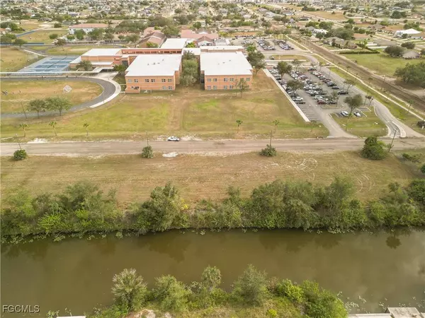 1706 NE 10th PL, Cape Coral, FL 33909