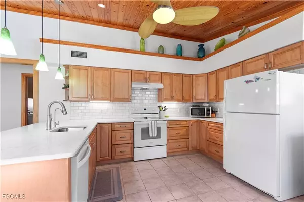 150 Pearl ST, Fort Myers Beach, FL 33931