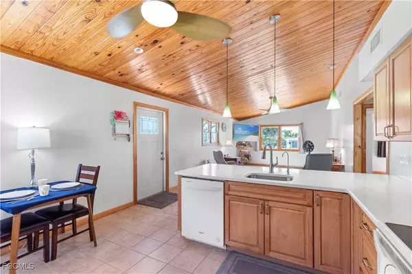 150 Pearl ST, Fort Myers Beach, FL 33931