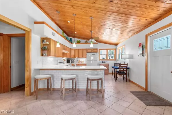 150 Pearl ST, Fort Myers Beach, FL 33931