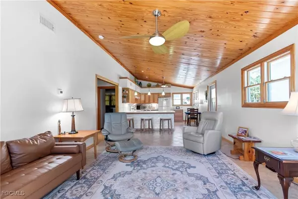 150 Pearl ST, Fort Myers Beach, FL 33931