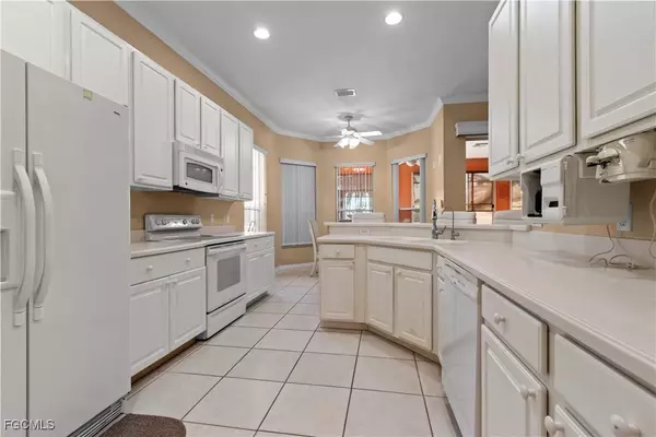 2088 Oxford Ridge CIR, Lehigh Acres, FL 33973