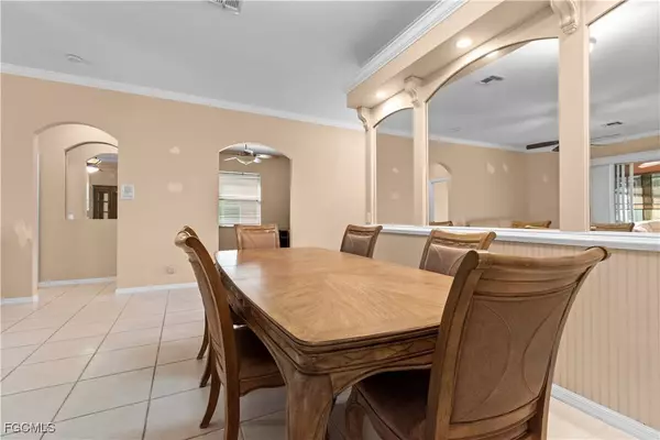 2088 Oxford Ridge CIR, Lehigh Acres, FL 33973