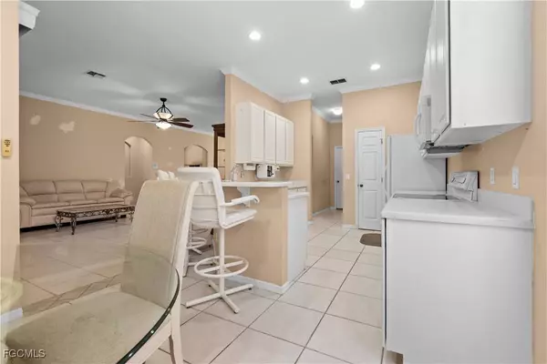 2088 Oxford Ridge CIR, Lehigh Acres, FL 33973