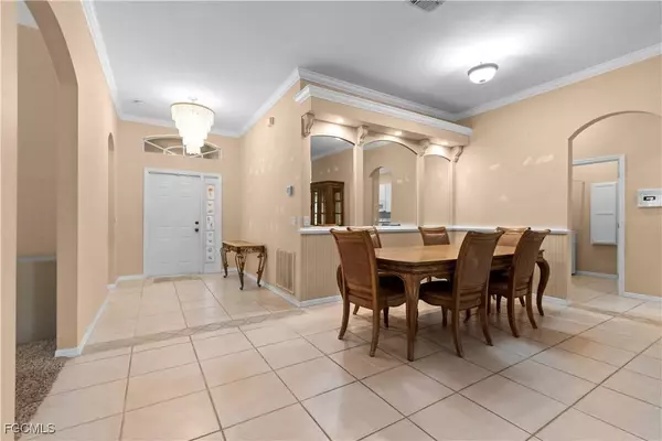 2088 Oxford Ridge CIR, Lehigh Acres, FL 33973