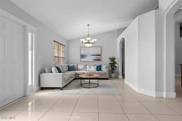 4176 NE 8th PL, Cape Coral, FL 33909