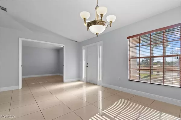 4176 NE 8th PL, Cape Coral, FL 33909