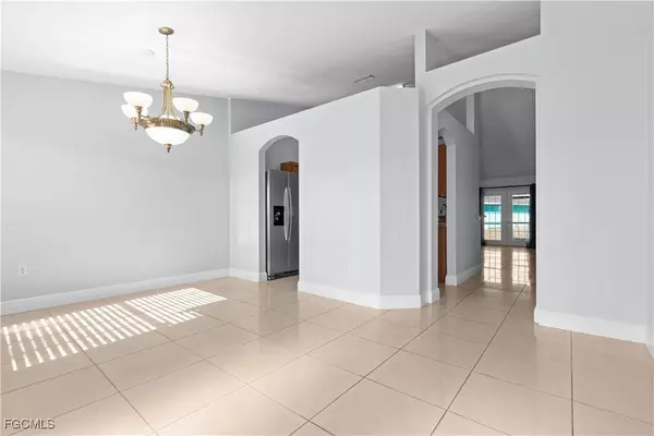 4176 NE 8th PL, Cape Coral, FL 33909