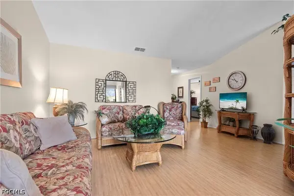 8595 Charter Club CIR #8, Fort Myers, FL 33919