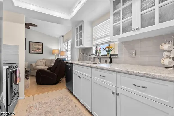 8595 Charter Club CIR #8, Fort Myers, FL 33919