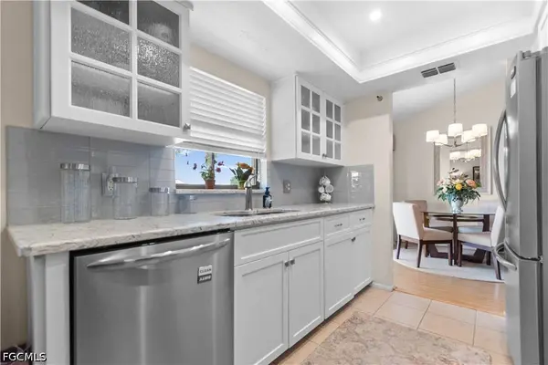 8595 Charter Club CIR #8, Fort Myers, FL 33919