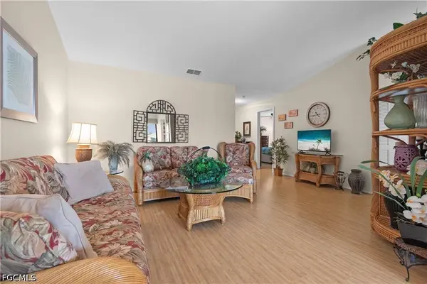 8595 Charter Club CIR #8, Fort Myers, FL 33919