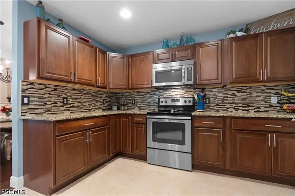 611 Cleveland AVE, Lehigh Acres, FL 33972