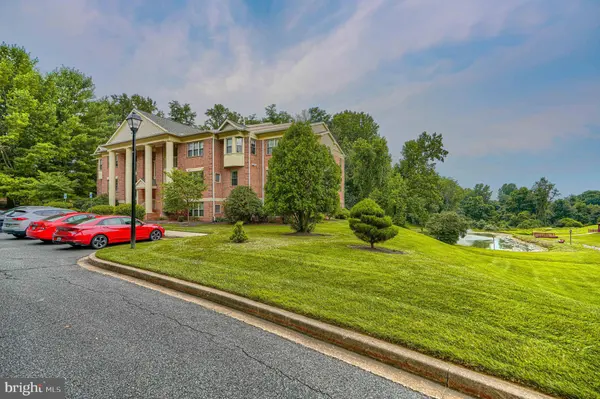 1700 LANDMARK DR #2H