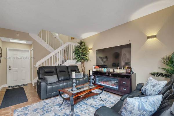 8511 NW 141st Ter #402, Miami Lakes, FL 33016