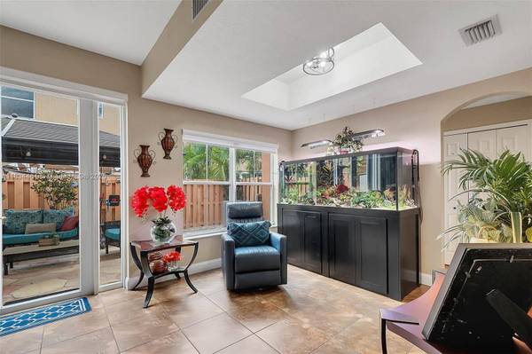 8511 NW 141st Ter #402, Miami Lakes, FL 33016