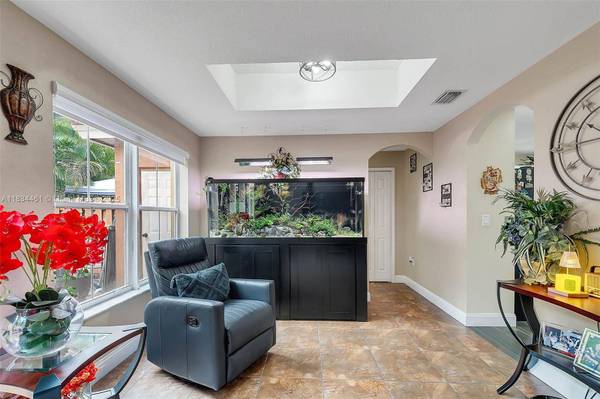 8511 NW 141st Ter #402, Miami Lakes, FL 33016