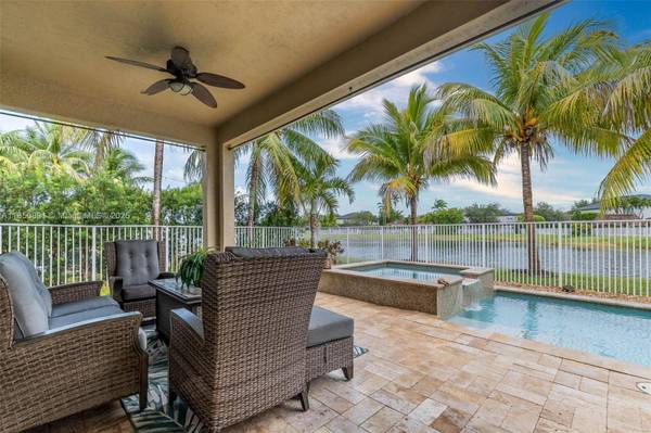 19252 N Hibiscus St, Weston, FL 33332