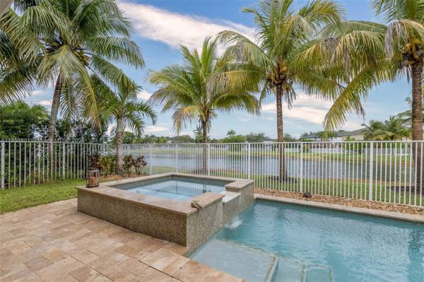 19252 N Hibiscus St, Weston, FL 33332