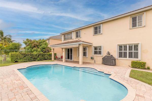 3844 W Falcon Ridge Cir, Weston, FL 33331