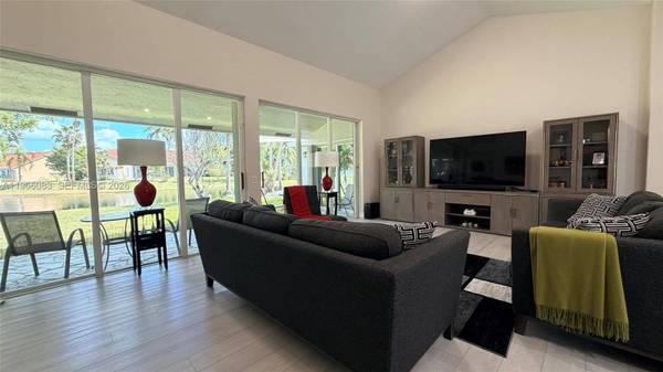 582 Spinnaker, Weston, FL 33326