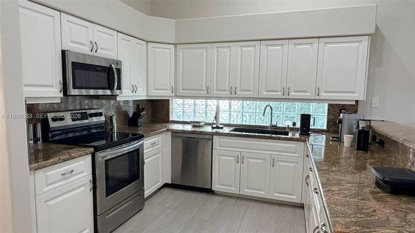 582 Spinnaker, Weston, FL 33326