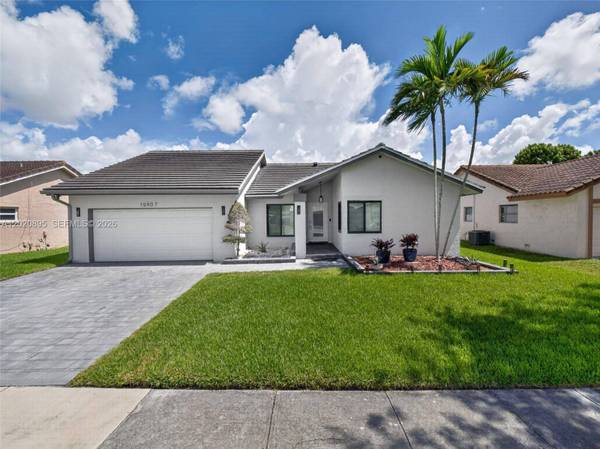 10407 NW 5th St, Plantation, FL 33324