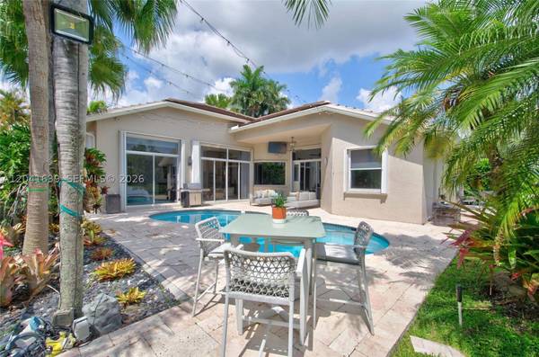 1136 Ginger Cir, Weston, FL 33326