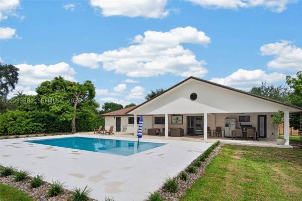 14390 SW 24th St, Davie, FL 33325