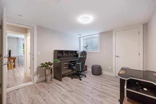13526 230B ST MAPLE RIDGE V4R 0E5