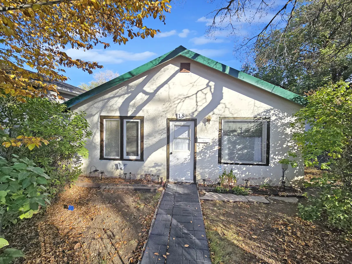 15 10th Ave NE, Swift Current, SK S9H 2T1