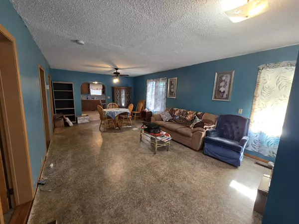 15 10th Ave NE, Swift Current, SK S9H 2T1