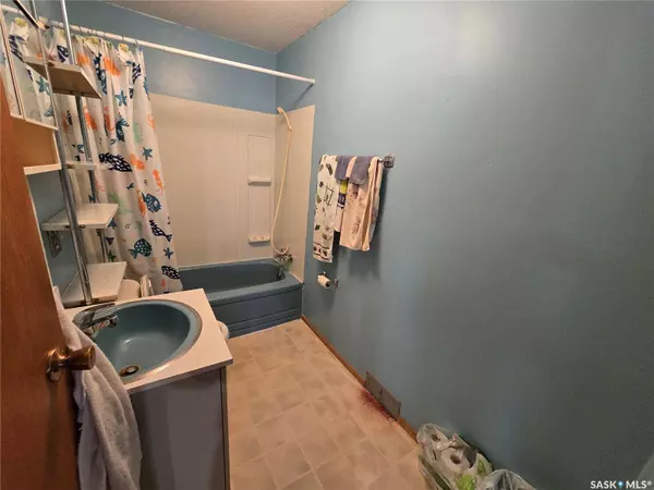 15 10th AVENUE NE, Swift Current, SK S9H 2T1