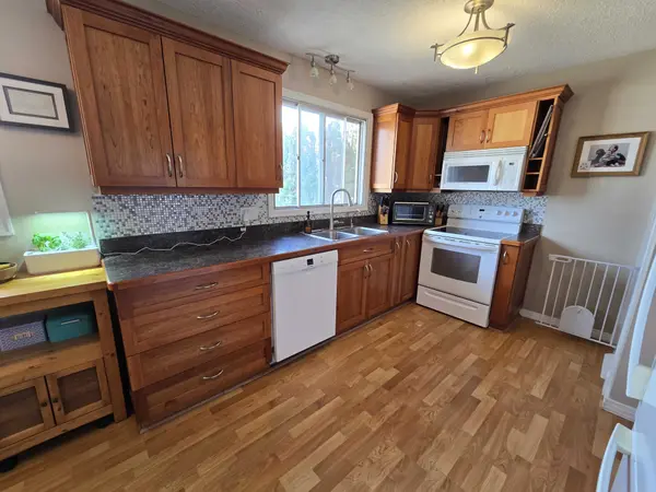 208 Clinton Pl, Swift Current, SK S9H 4K2