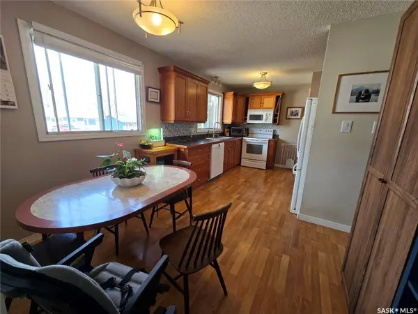 208 Clinton PLACE, Swift Current, SK S9H 4K2