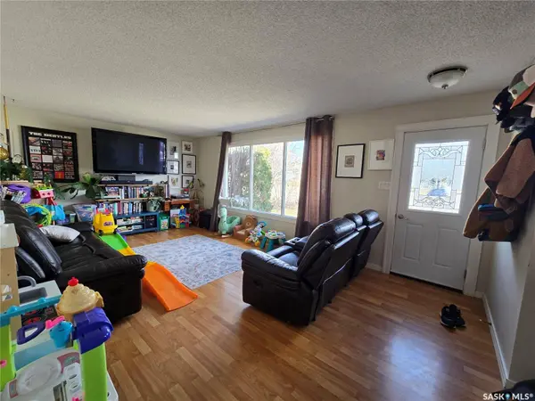 208 Clinton PLACE, Swift Current, SK S9H 4K2