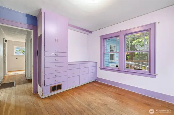 3831 Bagley AVE N, Seattle, WA 98103