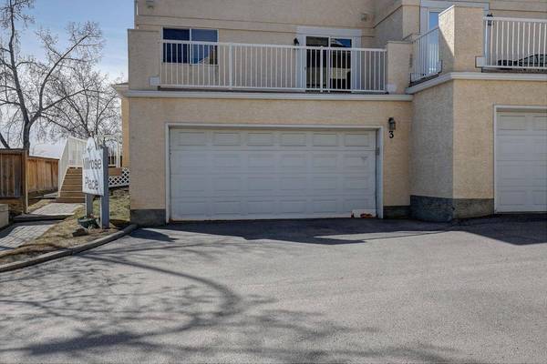 3 Millrose PL SW, Calgary, AB T2Y3J6
