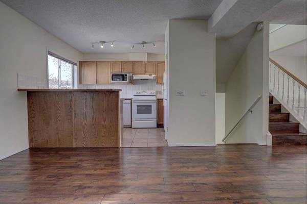 3 Millrose PL SW, Calgary, AB T2Y3J6
