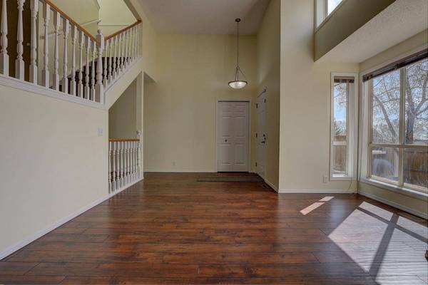 3 Millrose PL SW, Calgary, AB T2Y3J6