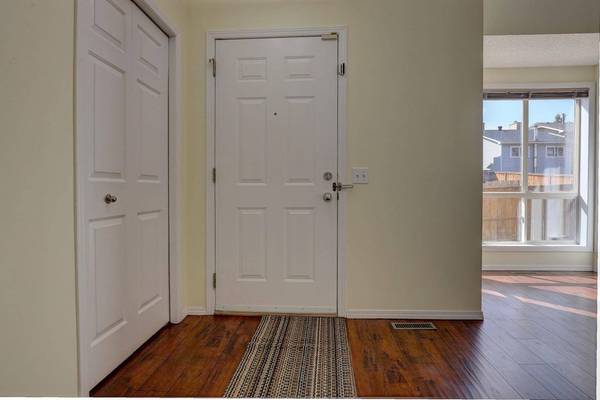 3 Millrose PL SW, Calgary, AB T2Y3J6